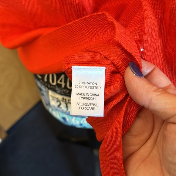 Tint & Shadow Soild V-Neck Lurex Pullover Sweater. Size LP. NWT. - Picture 6 of 6